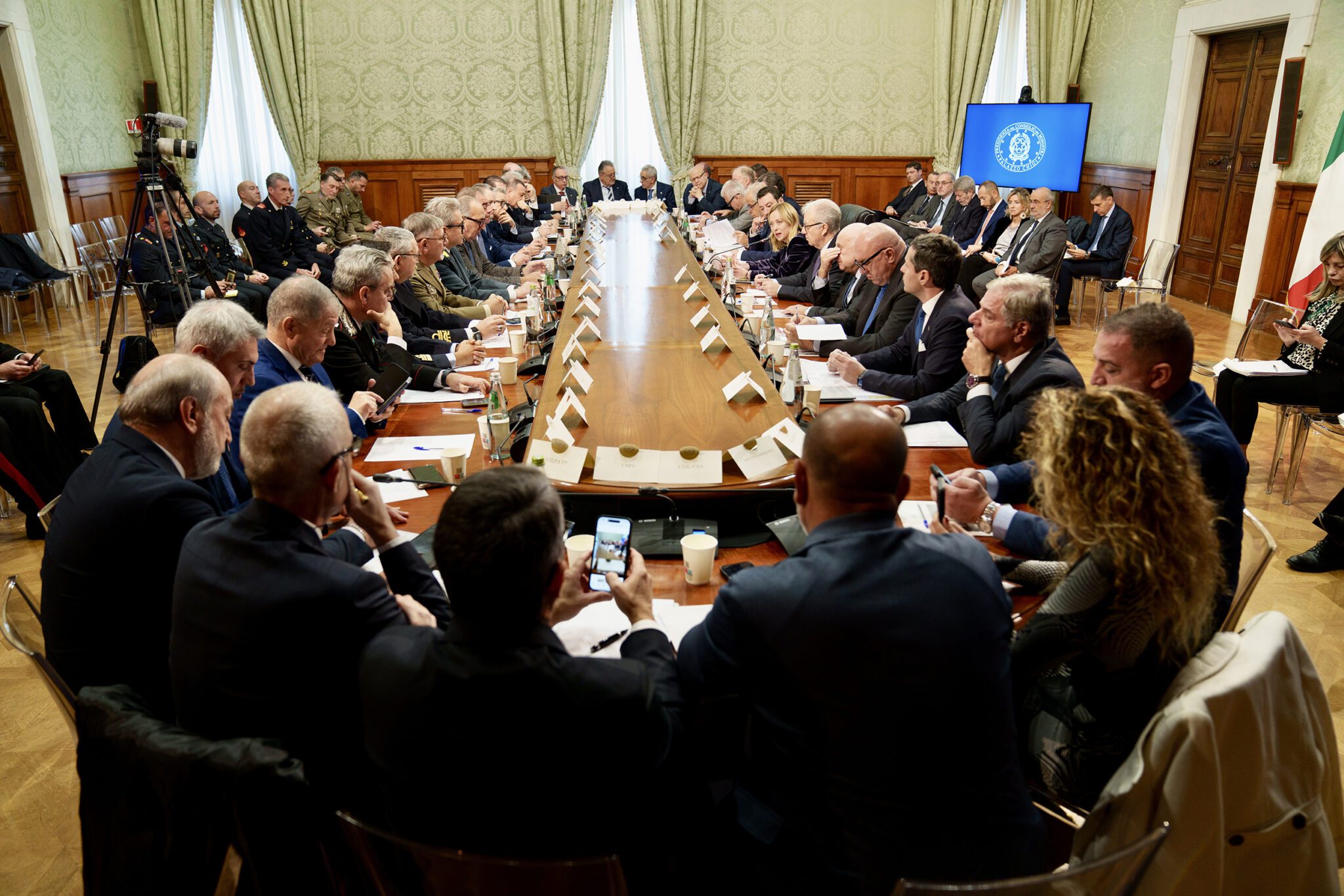 Copertina di: Il Governo incontra le organizzazioni sindacali e le rappresentanze del personale delle Forze Armate, delle Forze di Polizia e dei Vigili del Fuoco: le richieste della Federdistat VVF Cisal