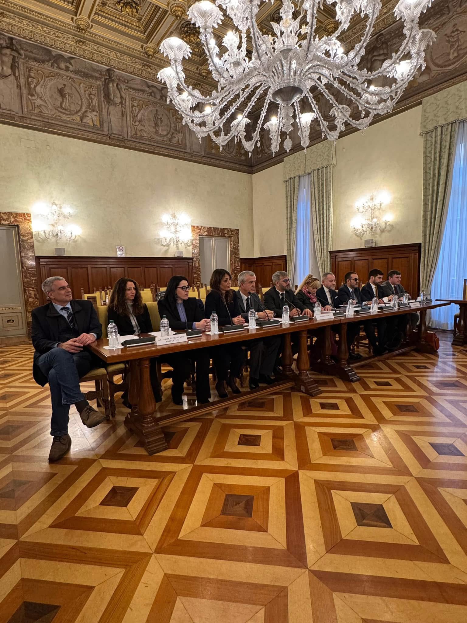 Copertina di: Carriera prefettizia, avviate le trattative per il rinnovo del contratto 2022-2024
