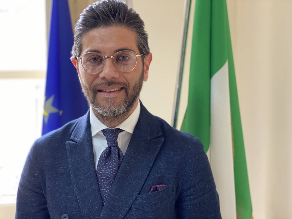 Copertina di: Depositi costieri, Cisal esclusa dal tavolo. Papillo attacca Romeo: “Fa il maggiordomo della Triplice. Gravissimo”